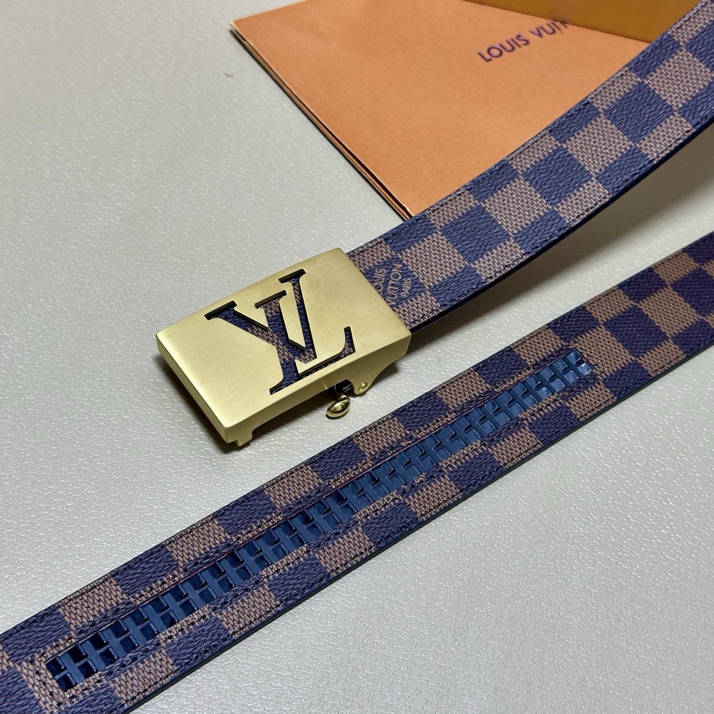 ［自动扣腰带］LV 宽3.5MM 双面进口头层牛皮制作 搭配经典钢扣 真材实料 时尚经典 做工精致 高端