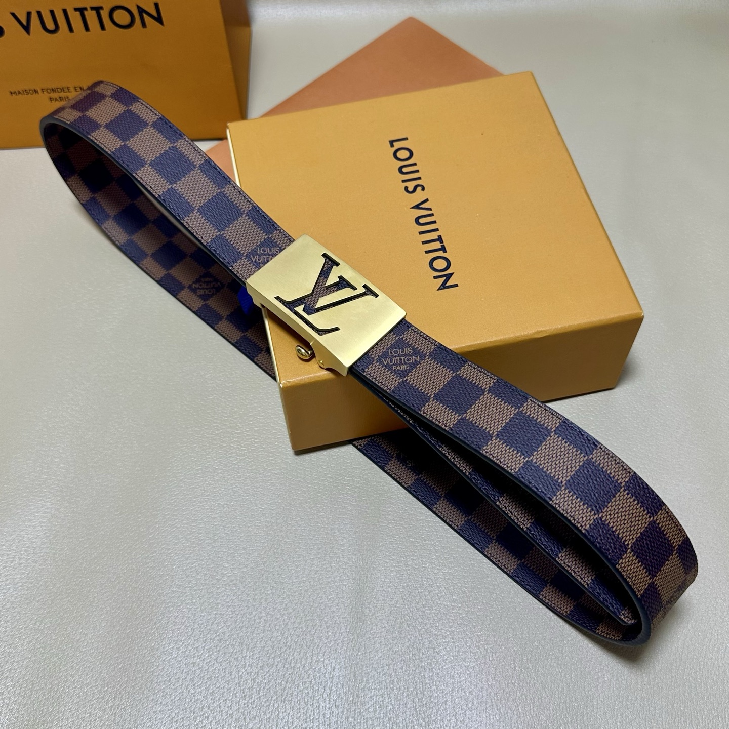 ［自动扣腰带］LV 宽3.5MM 双面进口头层牛皮制作 搭配经典钢扣 真材实料 时尚经典 做工精致 高端