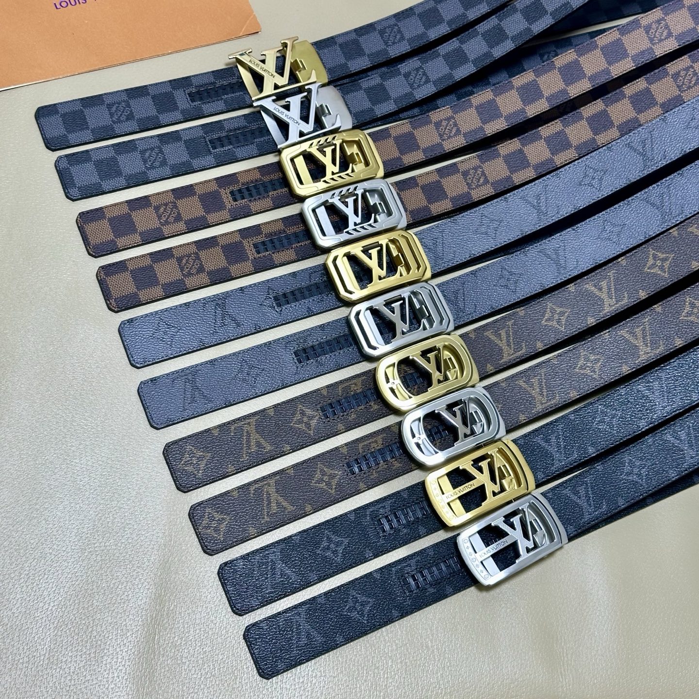 ［自动扣腰带］LV 宽3.5MM 双面进口头层牛皮制作 搭配经典钢扣 真材实料 时尚经典 做工精致 高端