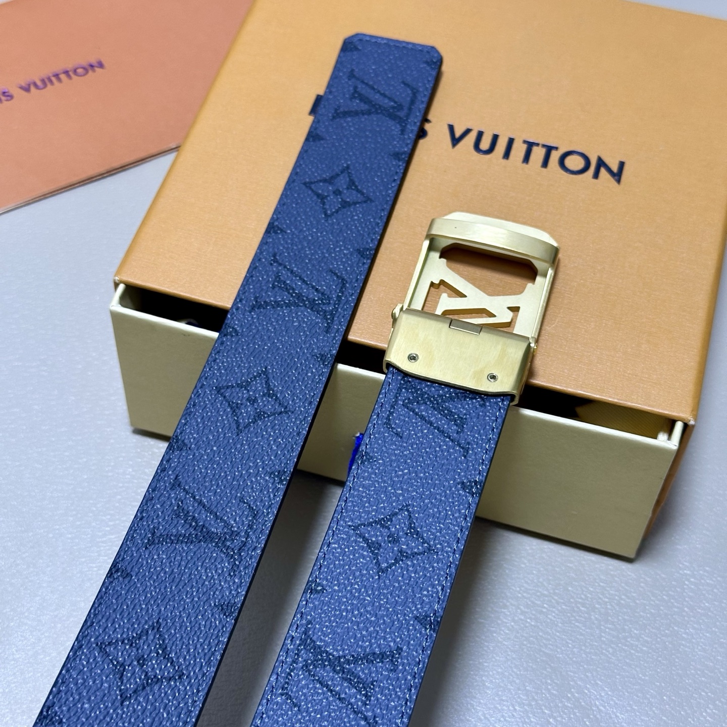 ［自动扣腰带］LV 宽3.5MM 双面进口头层牛皮制作 搭配经典钢扣 真材实料 时尚经典 做工精致 高端