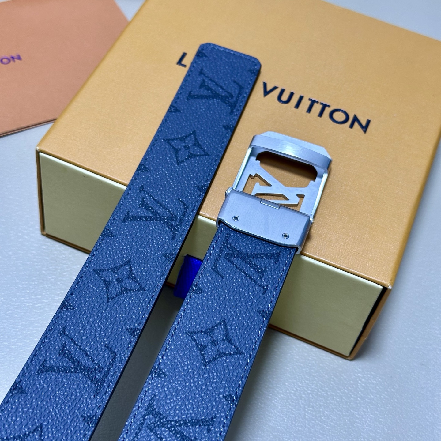 ［自动扣腰带］LV 宽3.5MM 双面进口头层牛皮制作 搭配经典钢扣 真材实料 时尚经典 做工精致 高端