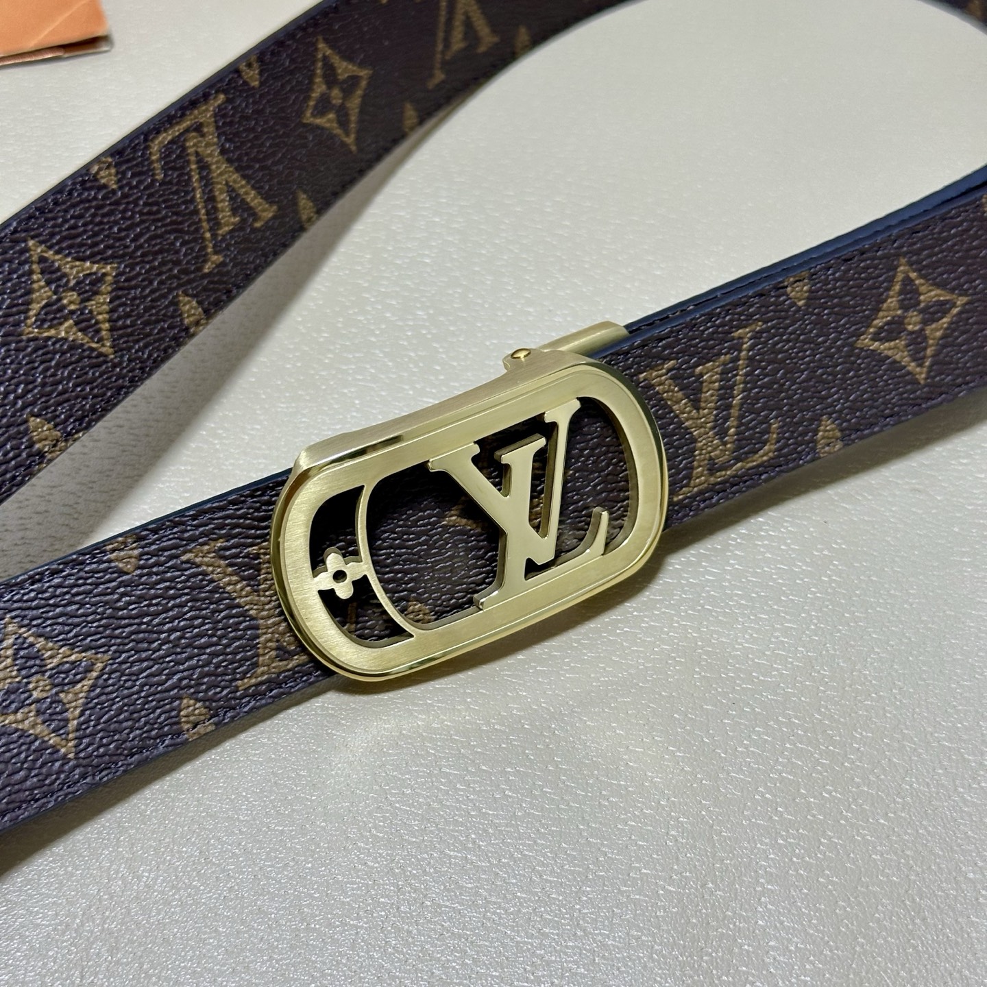 ［自动扣腰带］LV 宽3.5MM 双面进口头层牛皮制作 搭配经典钢扣 真材实料 时尚经典 做工精致 高端