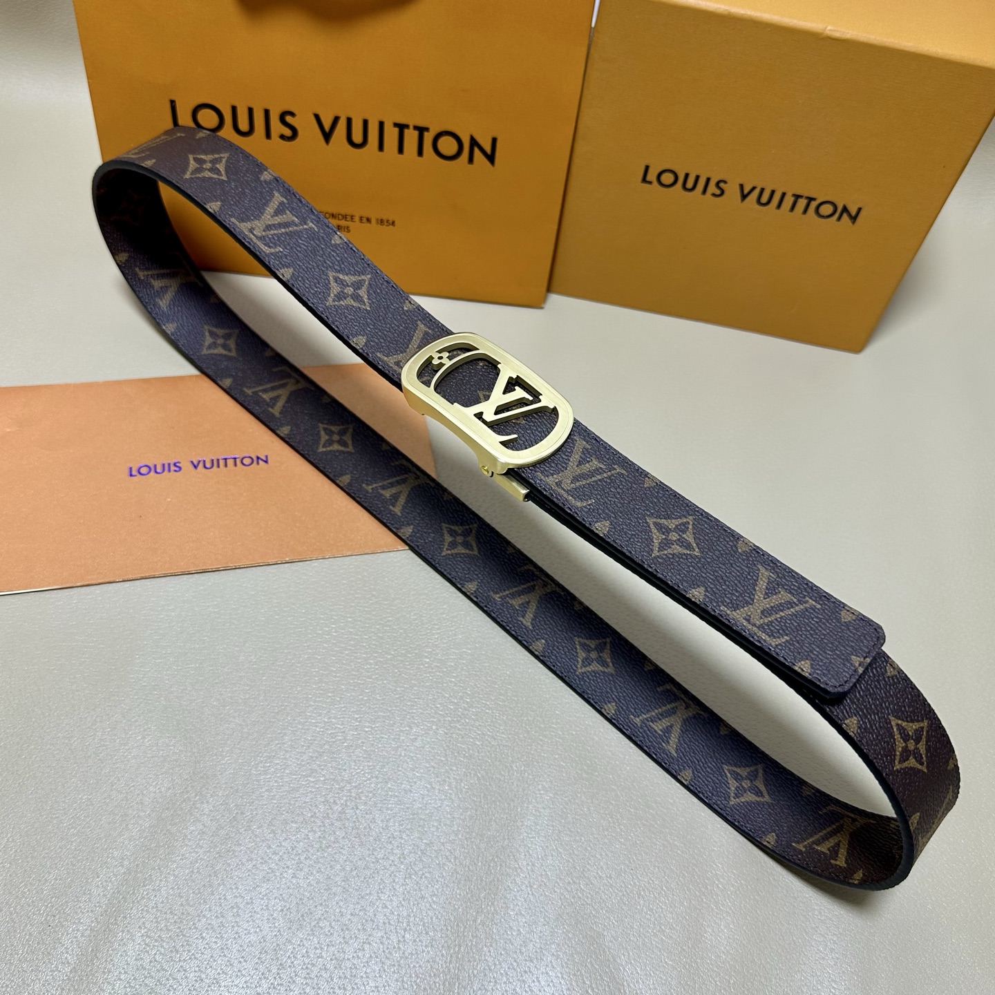 ［自动扣腰带］LV 宽3.5MM 双面进口头层牛皮制作 搭配经典钢扣 真材实料 时尚经典 做工精致 高端