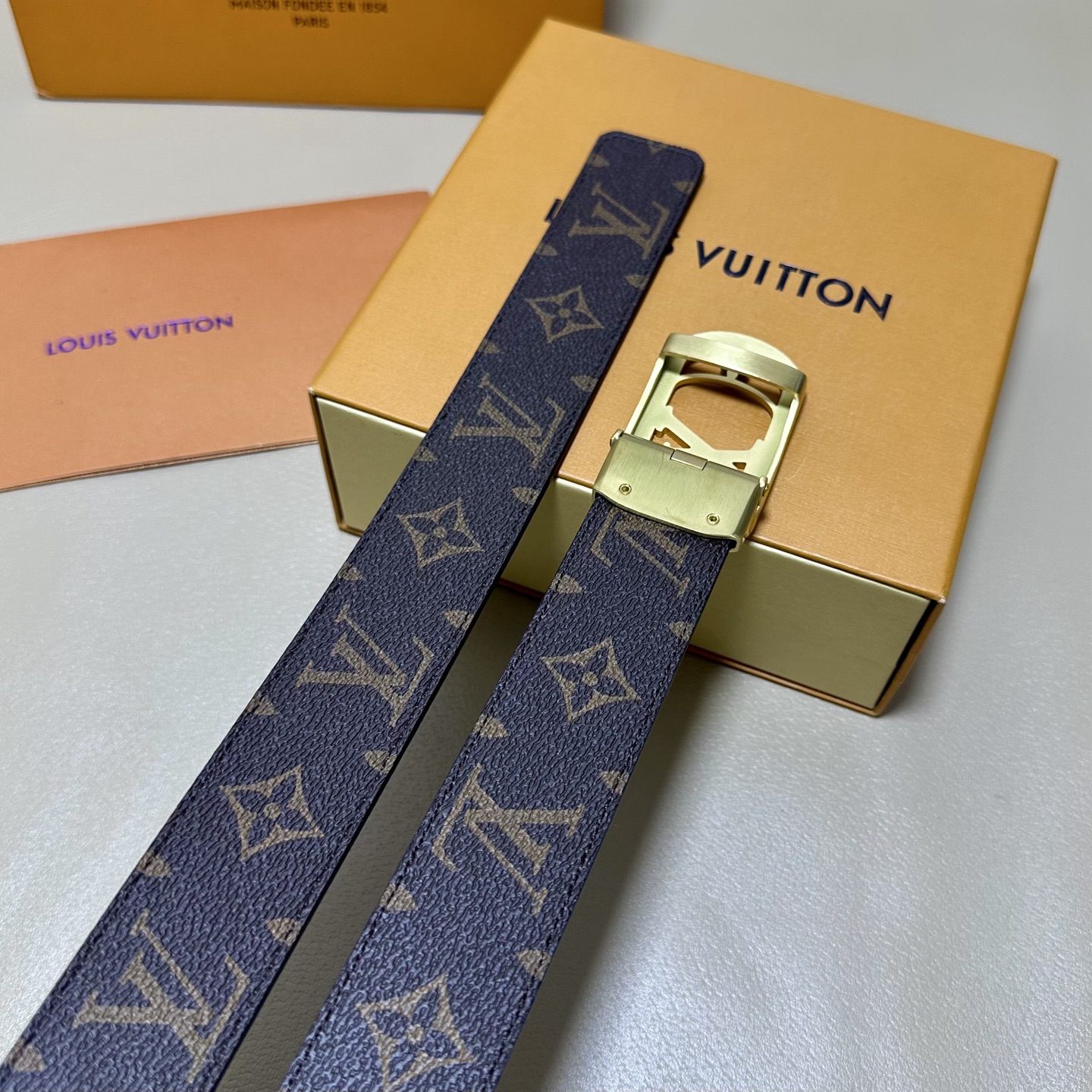 ［自动扣腰带］LV 宽3.5MM 双面进口头层牛皮制作 搭配经典钢扣 真材实料 时尚经典 做工精致 高端