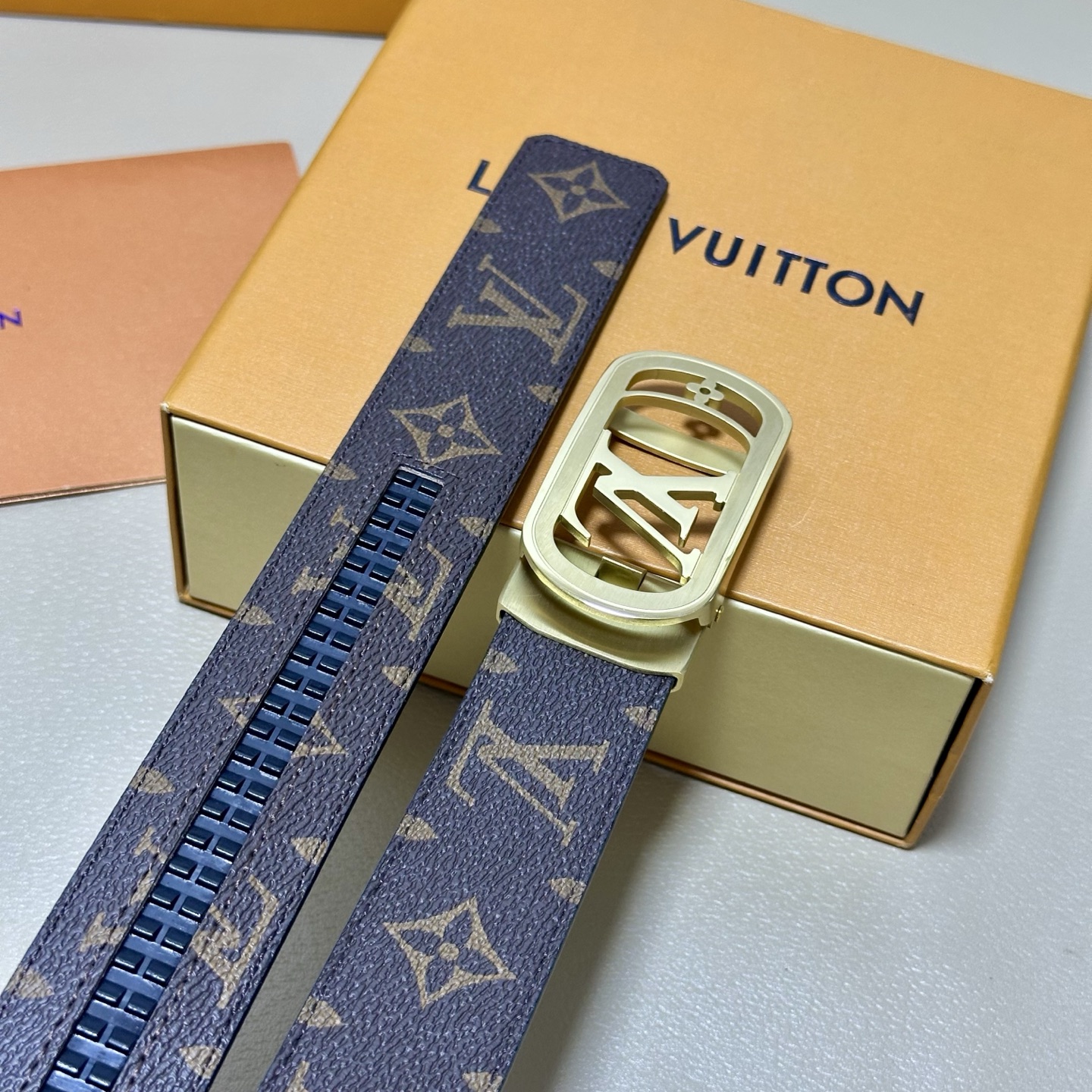 ［自动扣腰带］LV 宽3.5MM 双面进口头层牛皮制作 搭配经典钢扣 真材实料 时尚经典 做工精致 高端