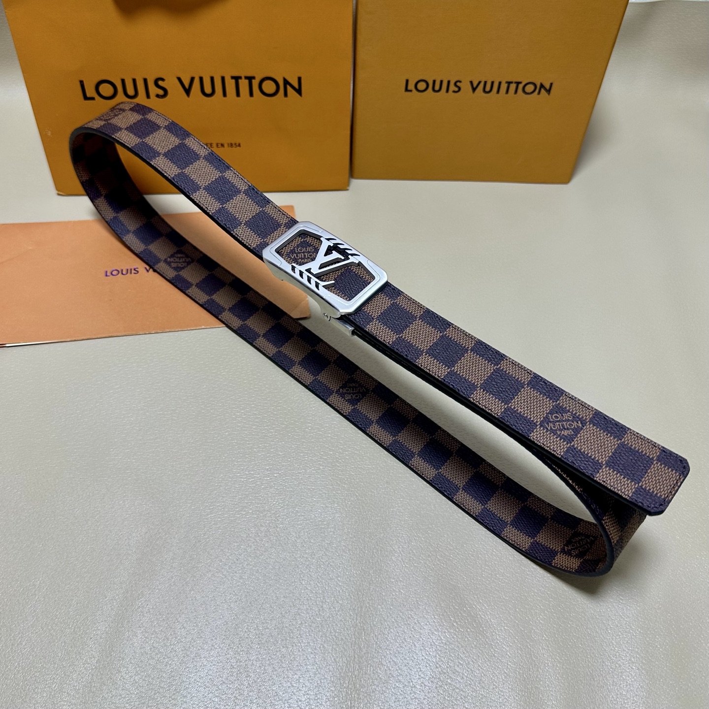 ［自动扣腰带］LV 宽3.5MM 双面进口头层牛皮制作 搭配经典钢扣 真材实料 时尚经典 做工精致 高端