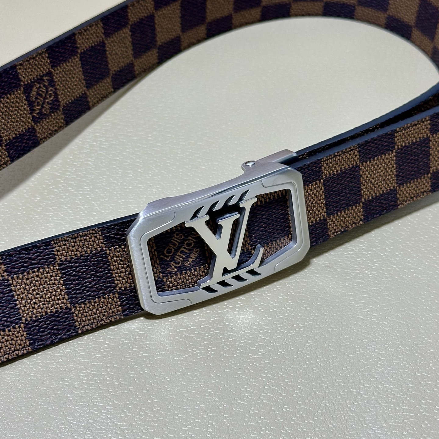 ［自动扣腰带］LV 宽3.5MM 双面进口头层牛皮制作 搭配经典钢扣 真材实料 时尚经典 做工精致 高端