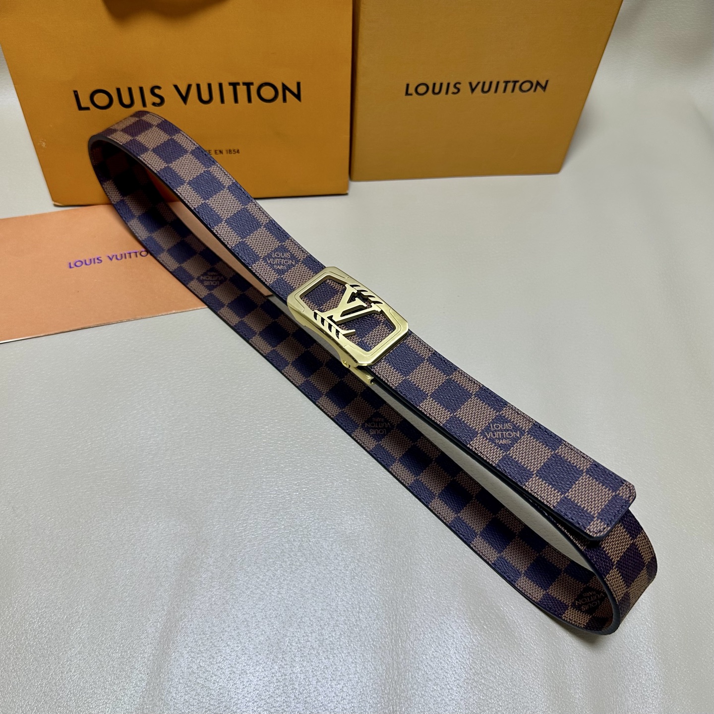 ［自动扣腰带］LV 宽3.5MM 双面进口头层牛皮制作 搭配经典钢扣 真材实料 时尚经典 做工精致 高端
