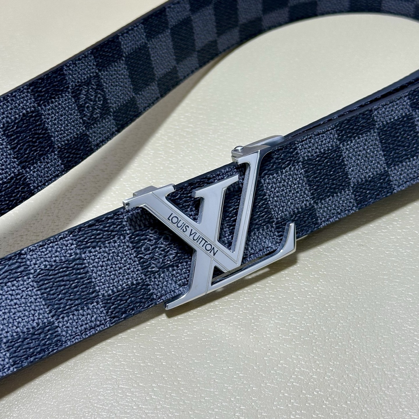 ［自动扣腰带］LV 宽3.5MM 双面进口头层牛皮制作 搭配经典钢扣 真材实料 时尚经典 做工精致 高端