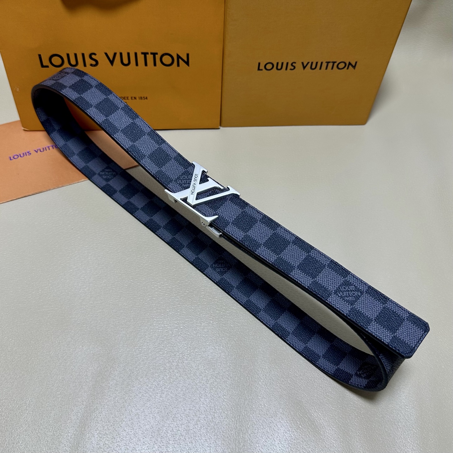 ［自动扣腰带］LV 宽3.5MM 双面进口头层牛皮制作 搭配经典钢扣 真材实料 时尚经典 做工精致 高端