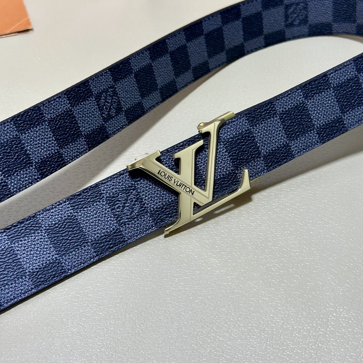 ［自动扣腰带］LV 宽3.5MM 双面进口头层牛皮制作 搭配经典钢扣 真材实料 时尚经典 做工精致 高端
