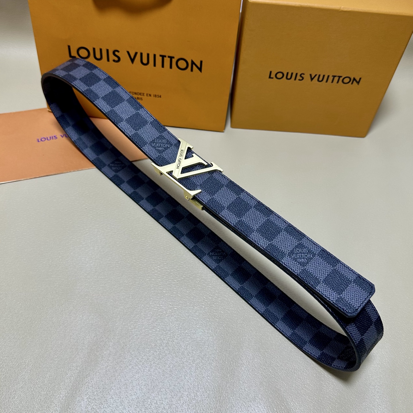 ［自动扣腰带］LV 宽3.5MM 双面进口头层牛皮制作 搭配经典钢扣 真材实料 时尚经典 做工精致 高端