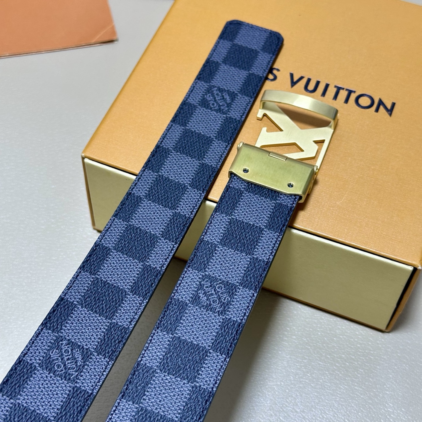 ［自动扣腰带］LV 宽3.5MM 双面进口头层牛皮制作 搭配经典钢扣 真材实料 时尚经典 做工精致 高端