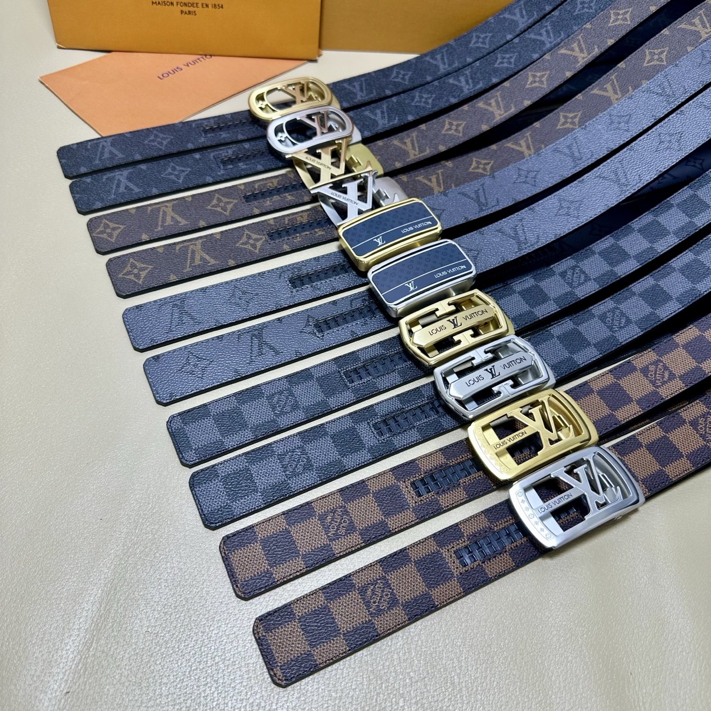 ［自动扣腰带］LV 宽3.5MM 双面进口头层牛皮制作 搭配经典钢扣 真材实料 时尚经典 做工精致 高端