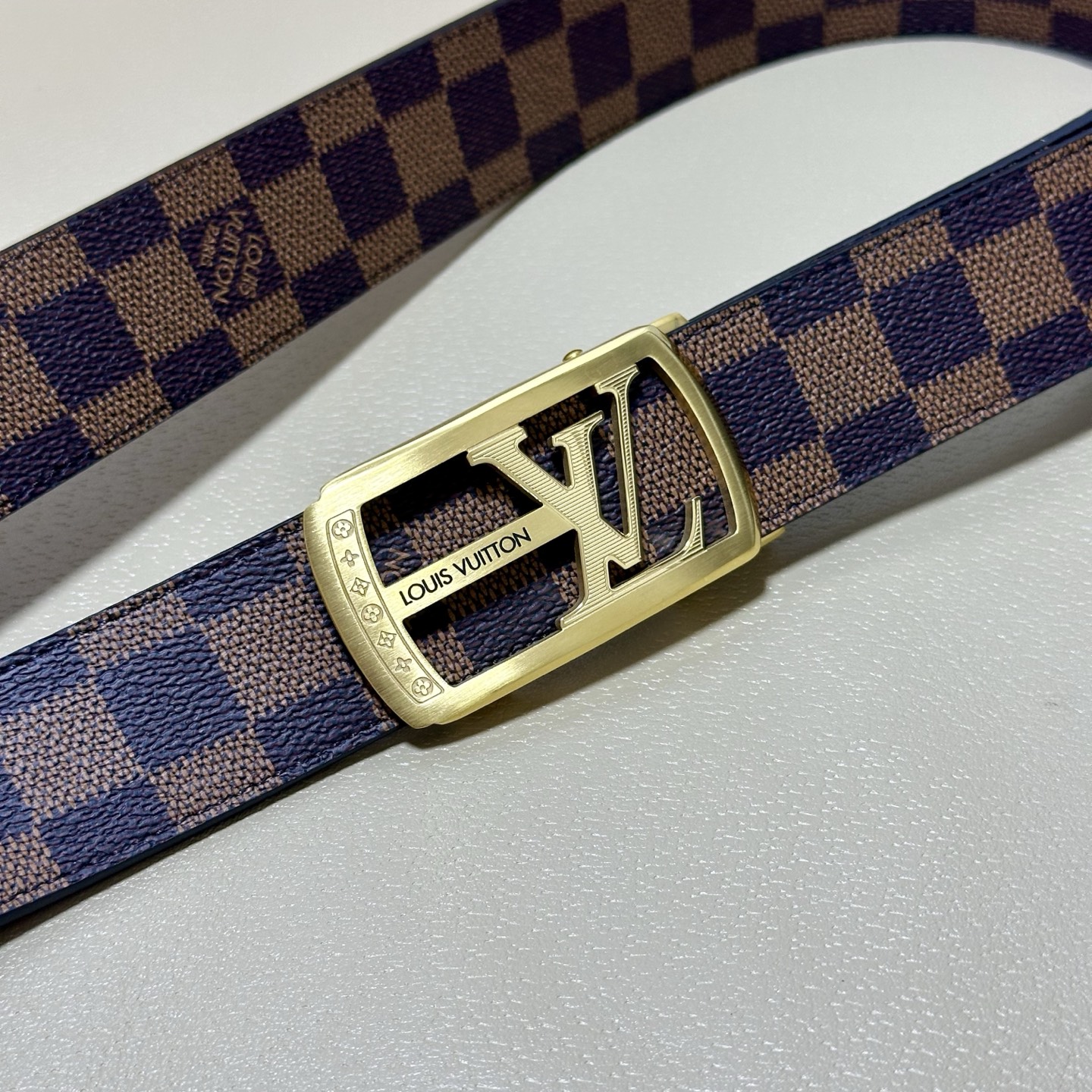 ［自动扣腰带］LV 宽3.5MM 双面进口头层牛皮制作 搭配经典钢扣 真材实料 时尚经典 做工精致 高端