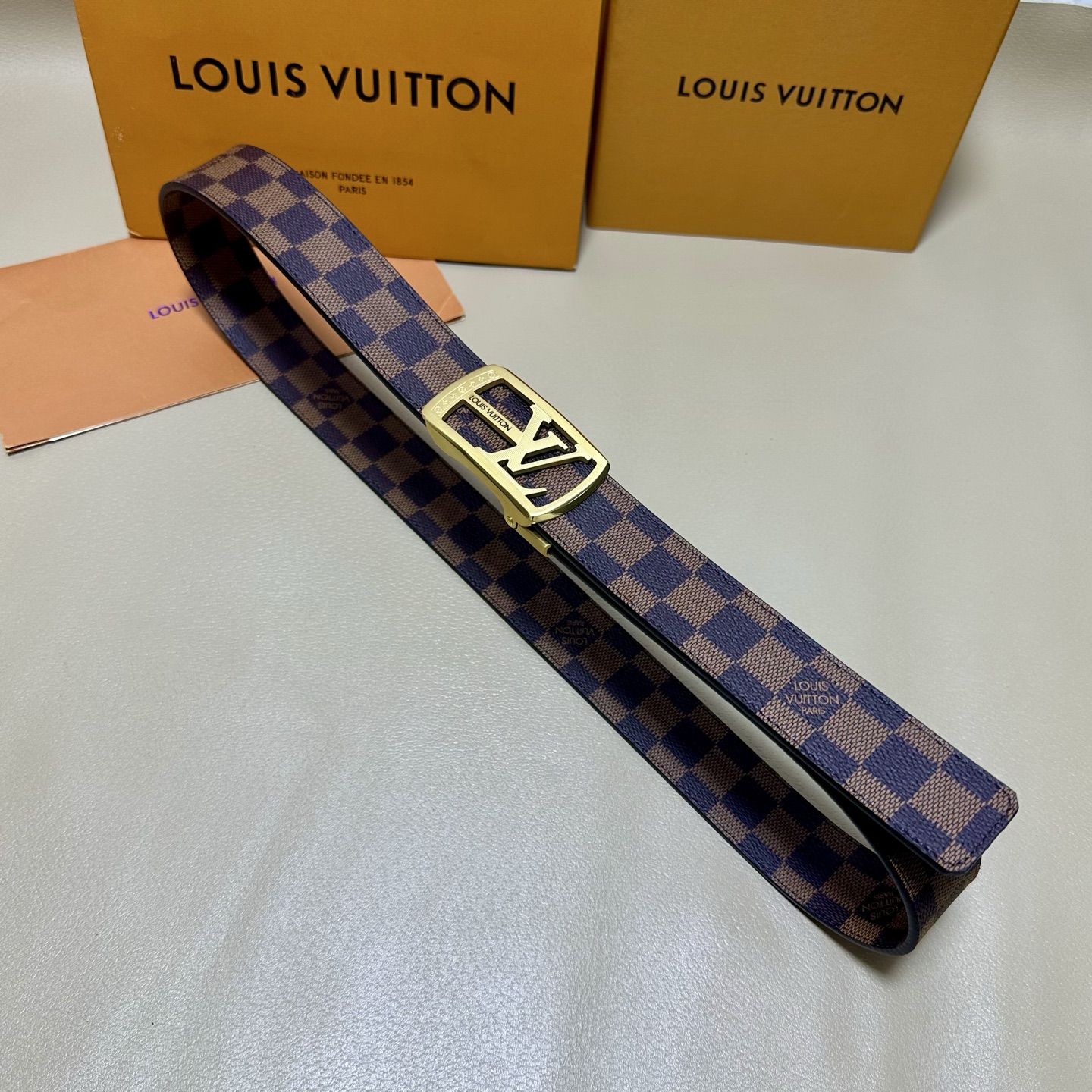 ［自动扣腰带］LV 宽3.5MM 双面进口头层牛皮制作 搭配经典钢扣 真材实料 时尚经典 做工精致 高端