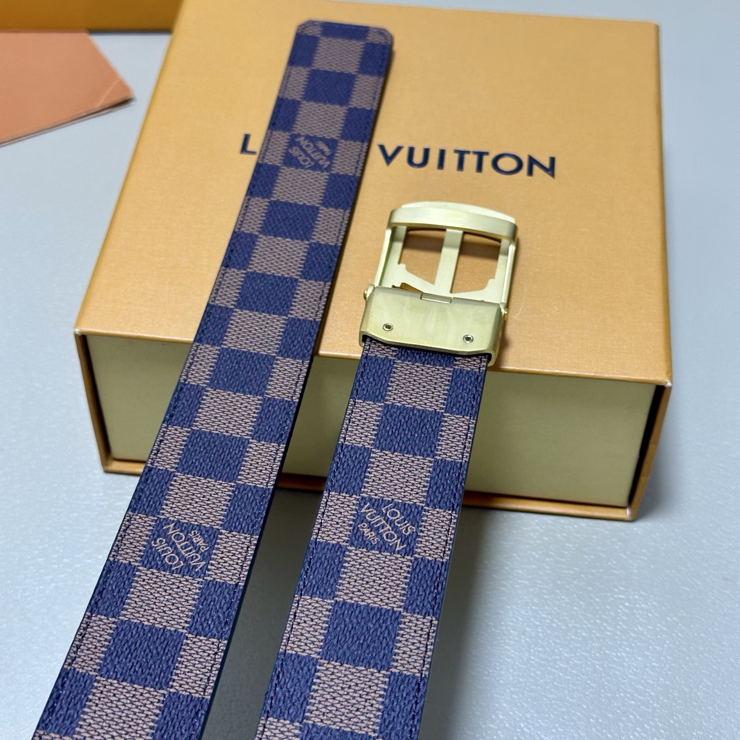 ［自动扣腰带］LV 宽3.5MM 双面进口头层牛皮制作 搭配经典钢扣 真材实料 时尚经典 做工精致 高端