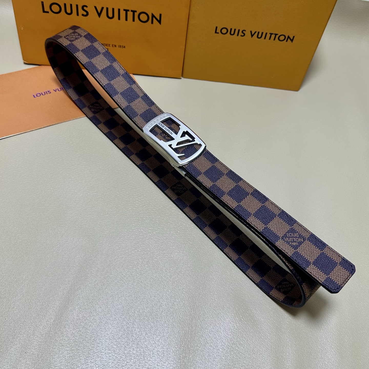 ［自动扣腰带］LV 宽3.5MM 双面进口头层牛皮制作 搭配经典钢扣 真材实料 时尚经典 做工精致 高端