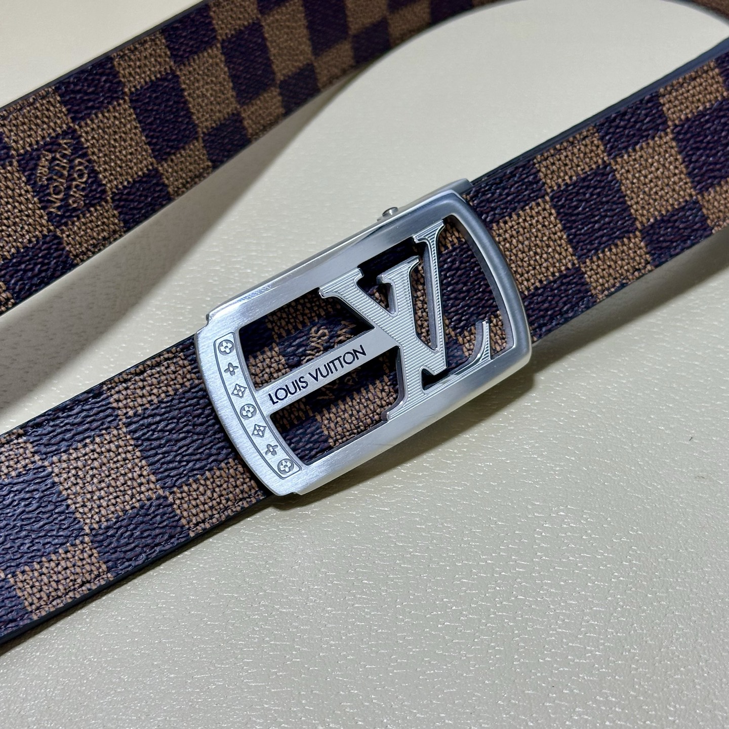 ［自动扣腰带］LV 宽3.5MM 双面进口头层牛皮制作 搭配经典钢扣 真材实料 时尚经典 做工精致 高端