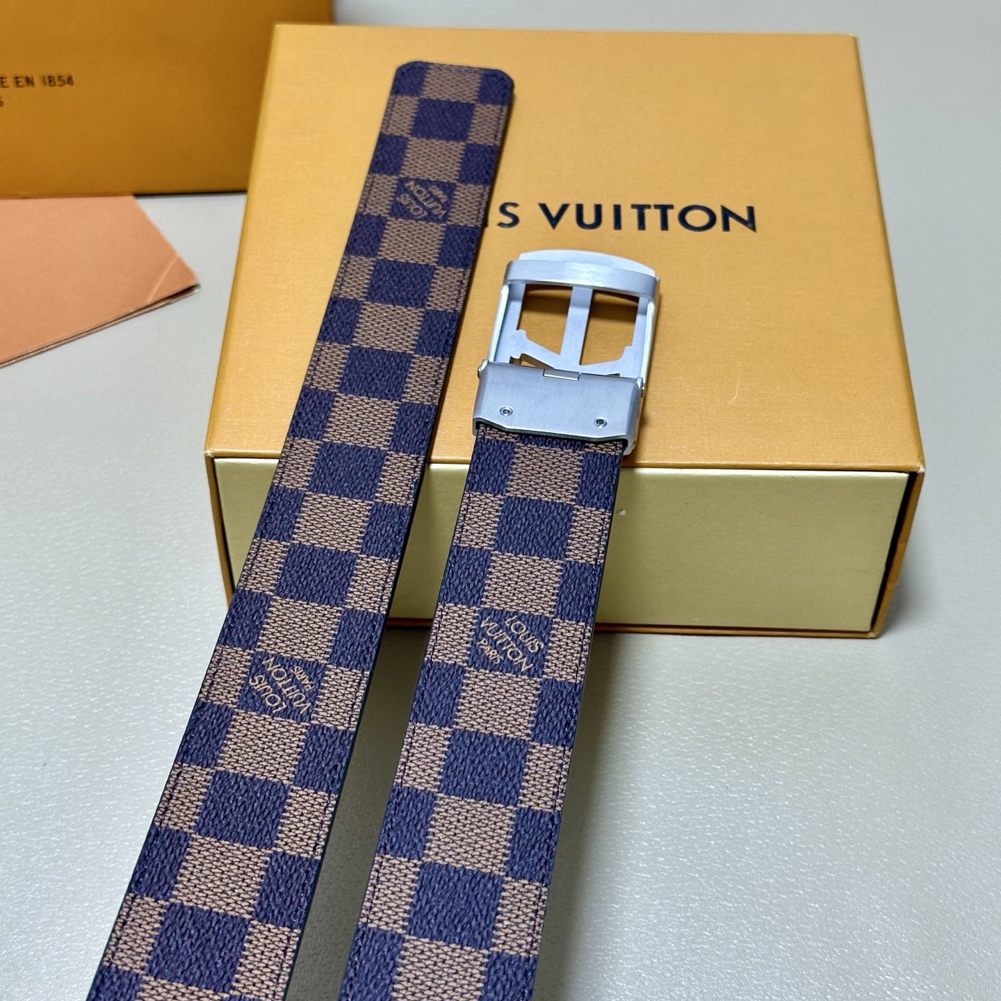 ［自动扣腰带］LV 宽3.5MM 双面进口头层牛皮制作 搭配经典钢扣 真材实料 时尚经典 做工精致 高端