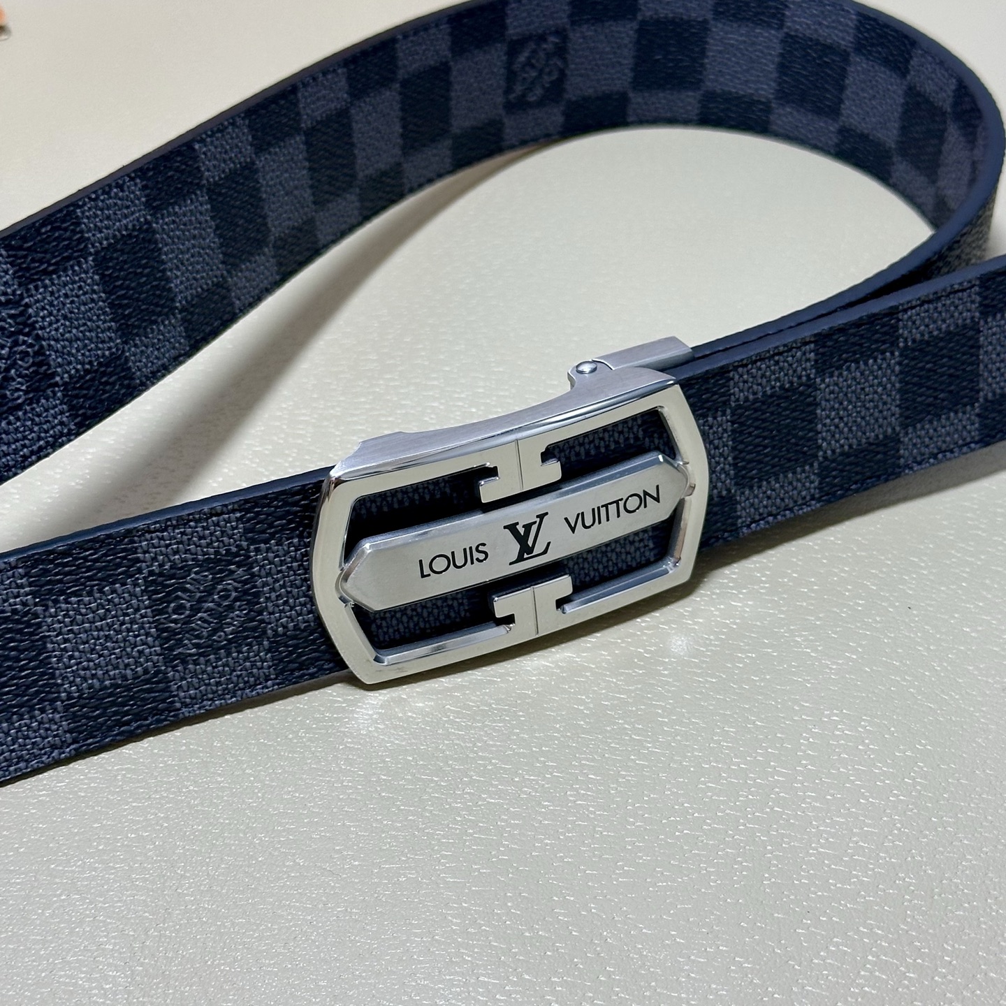 ［自动扣腰带］LV 宽3.5MM 双面进口头层牛皮制作 搭配经典钢扣 真材实料 时尚经典 做工精致 高端