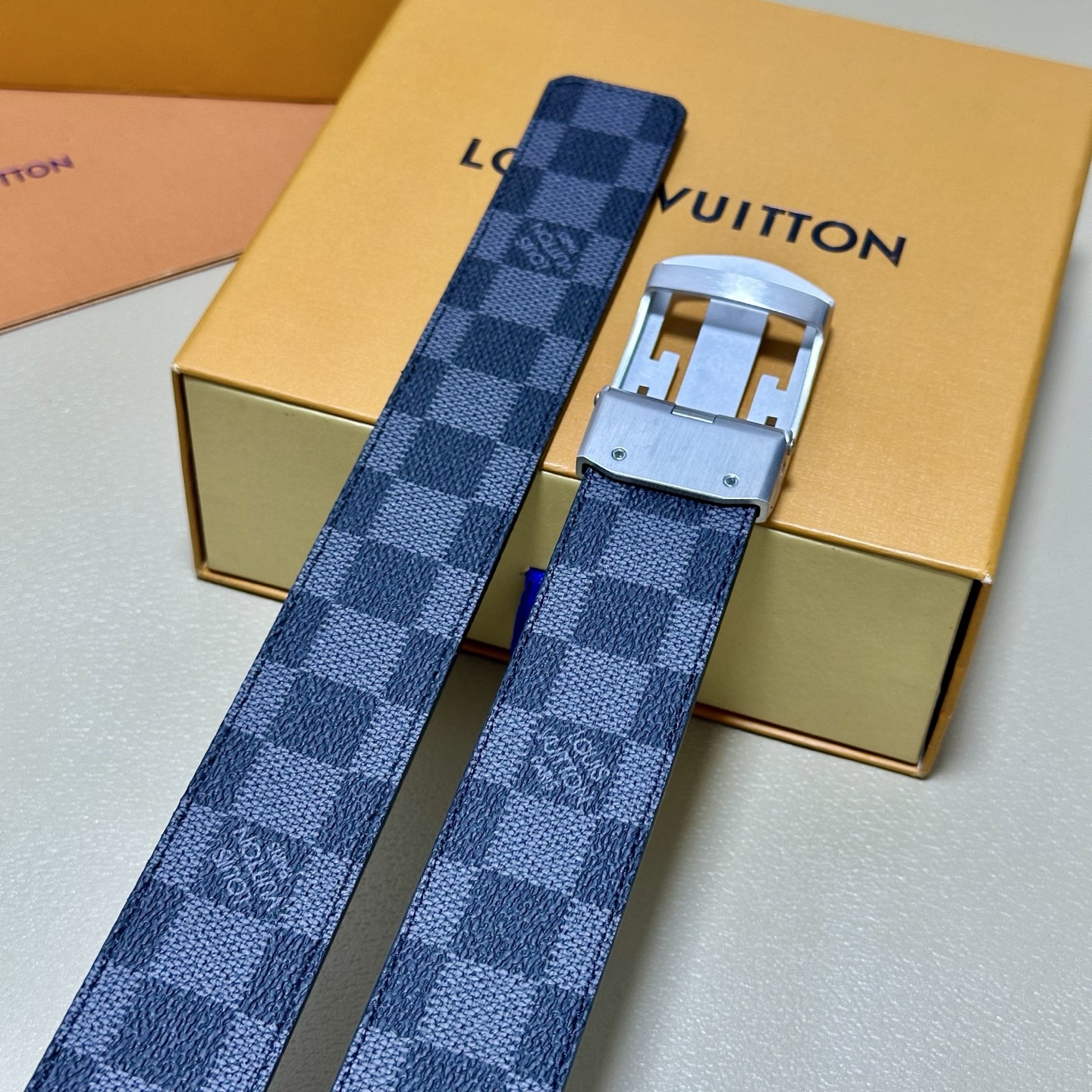 ［自动扣腰带］LV 宽3.5MM 双面进口头层牛皮制作 搭配经典钢扣 真材实料 时尚经典 做工精致 高端