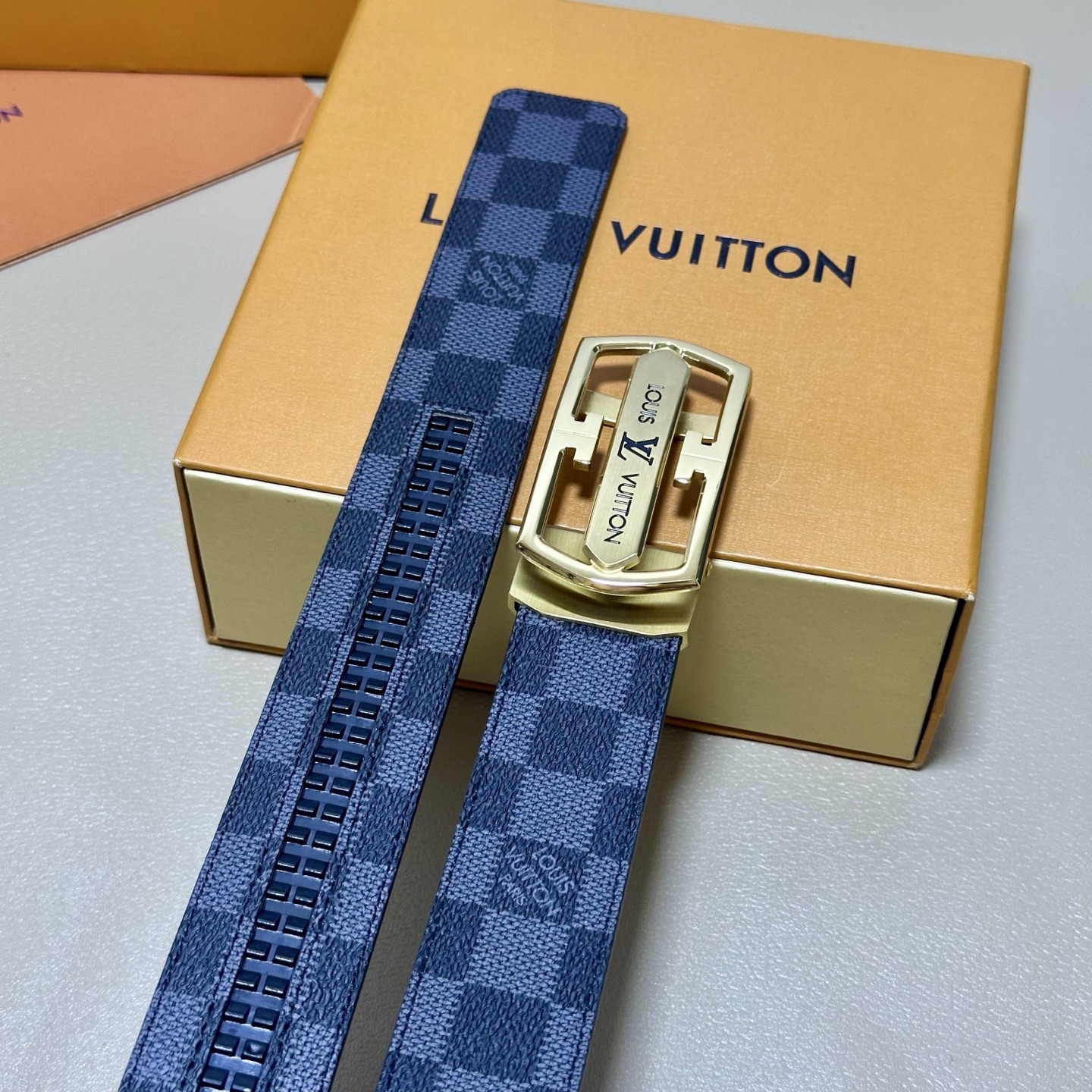 ［自动扣腰带］LV 宽3.5MM 双面进口头层牛皮制作 搭配经典钢扣 真材实料 时尚经典 做工精致 高端