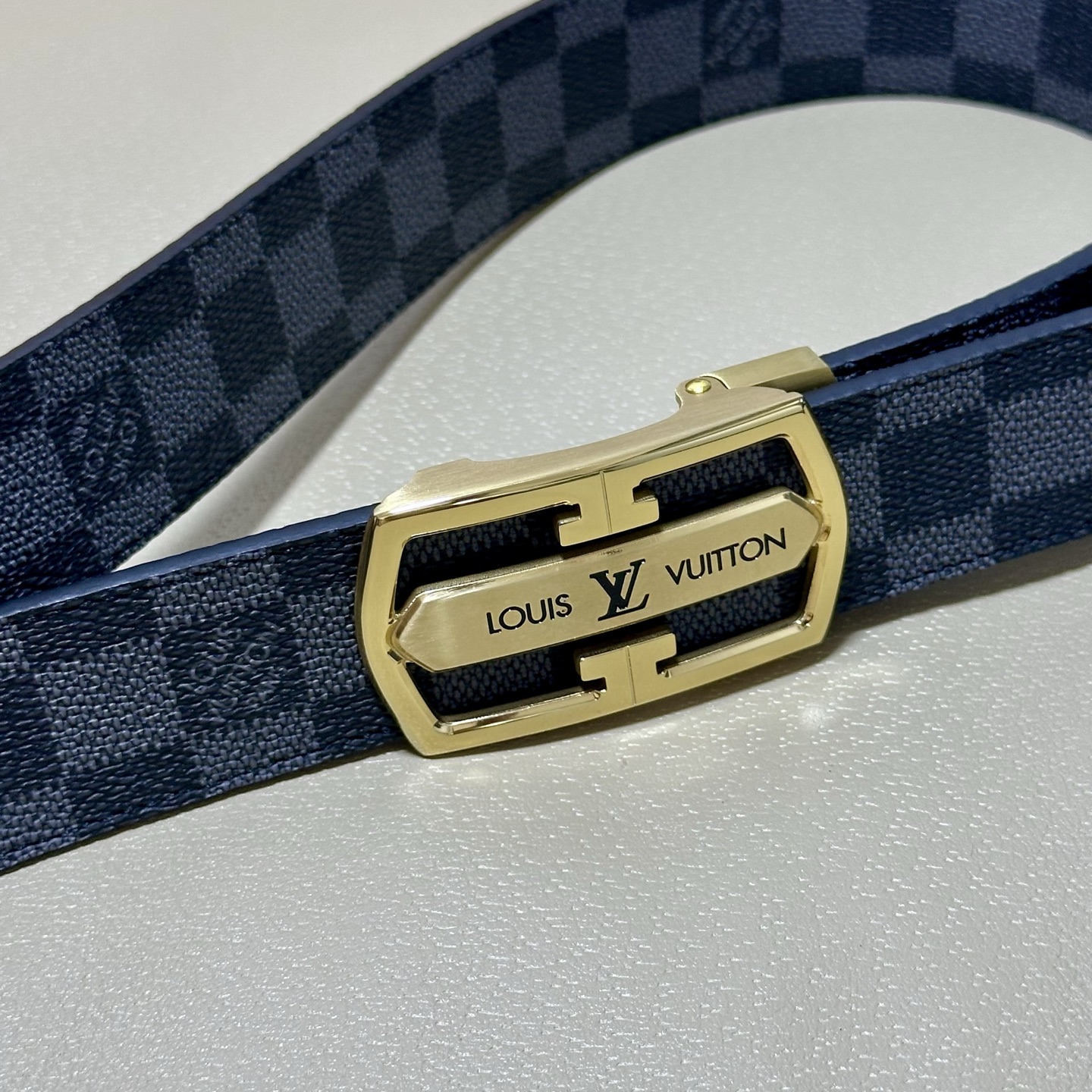 ［自动扣腰带］LV 宽3.5MM 双面进口头层牛皮制作 搭配经典钢扣 真材实料 时尚经典 做工精致 高端