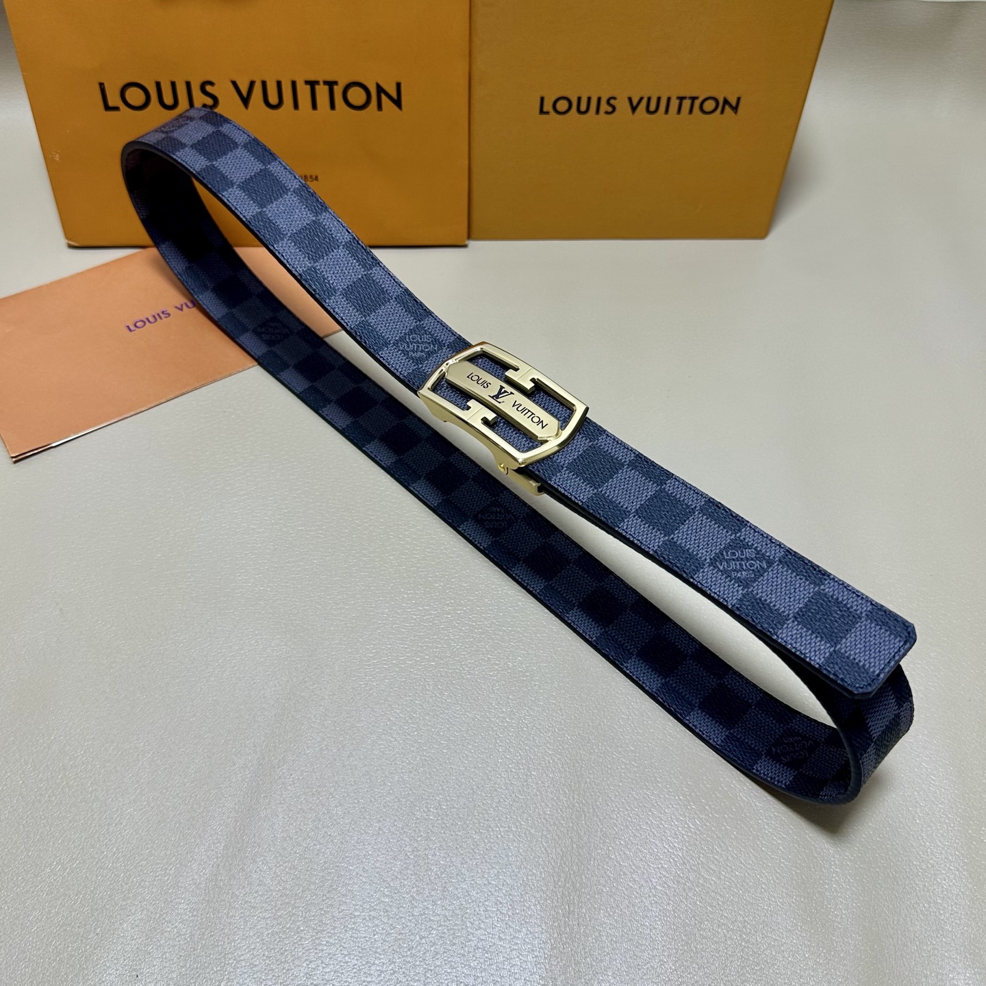 ［自动扣腰带］LV 宽3.5MM 双面进口头层牛皮制作 搭配经典钢扣 真材实料 时尚经典 做工精致 高端