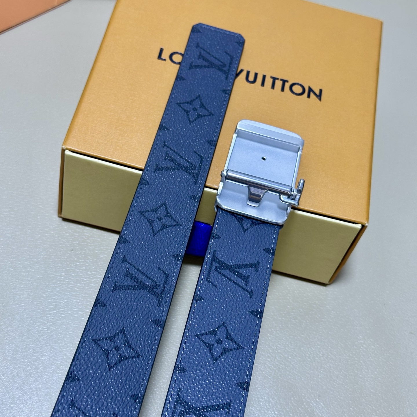 ［自动扣腰带］LV 宽3.5MM 双面进口头层牛皮制作 搭配经典钢扣 真材实料 时尚经典 做工精致 高端