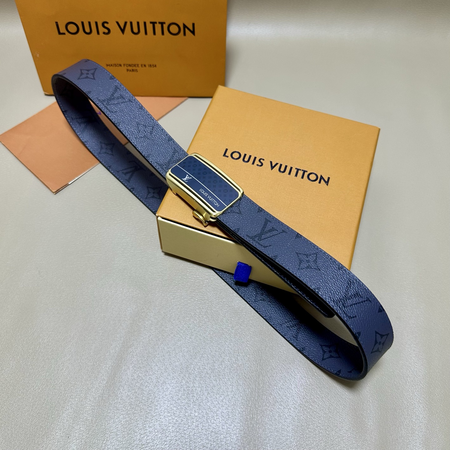 ［自动扣腰带］LV 宽3.5MM 双面进口头层牛皮制作 搭配经典钢扣 真材实料 时尚经典 做工精致 高端