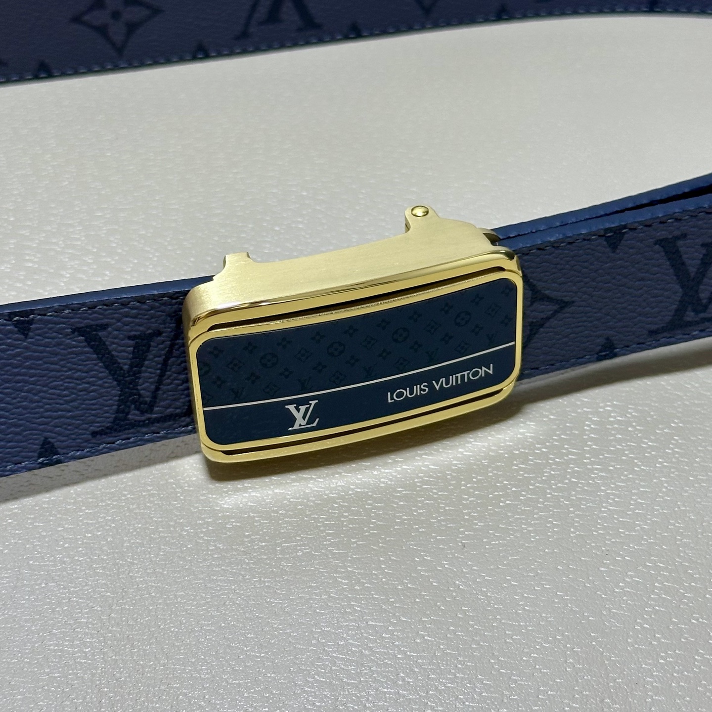 ［自动扣腰带］LV 宽3.5MM 双面进口头层牛皮制作 搭配经典钢扣 真材实料 时尚经典 做工精致 高端