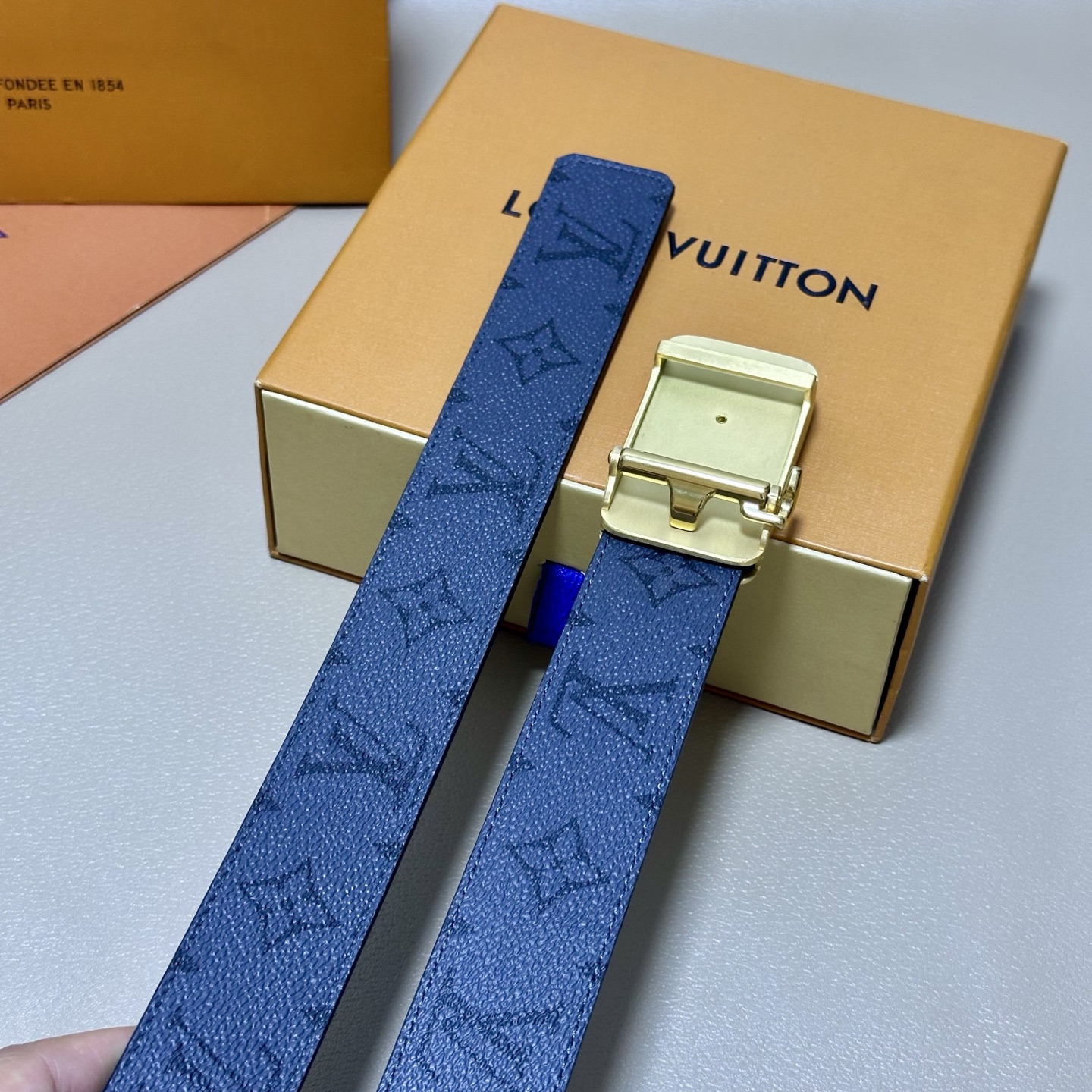 ［自动扣腰带］LV 宽3.5MM 双面进口头层牛皮制作 搭配经典钢扣 真材实料 时尚经典 做工精致 高端