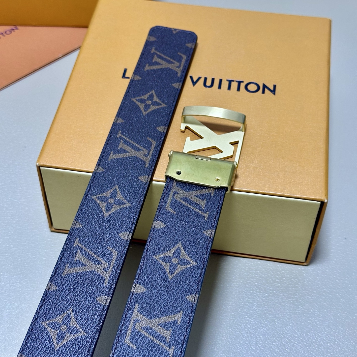 （图片包装+10）［自动扣腰带］LV 宽3.5MM 双面进口头层牛皮制作 搭配经典钢扣 真材实料 时尚经