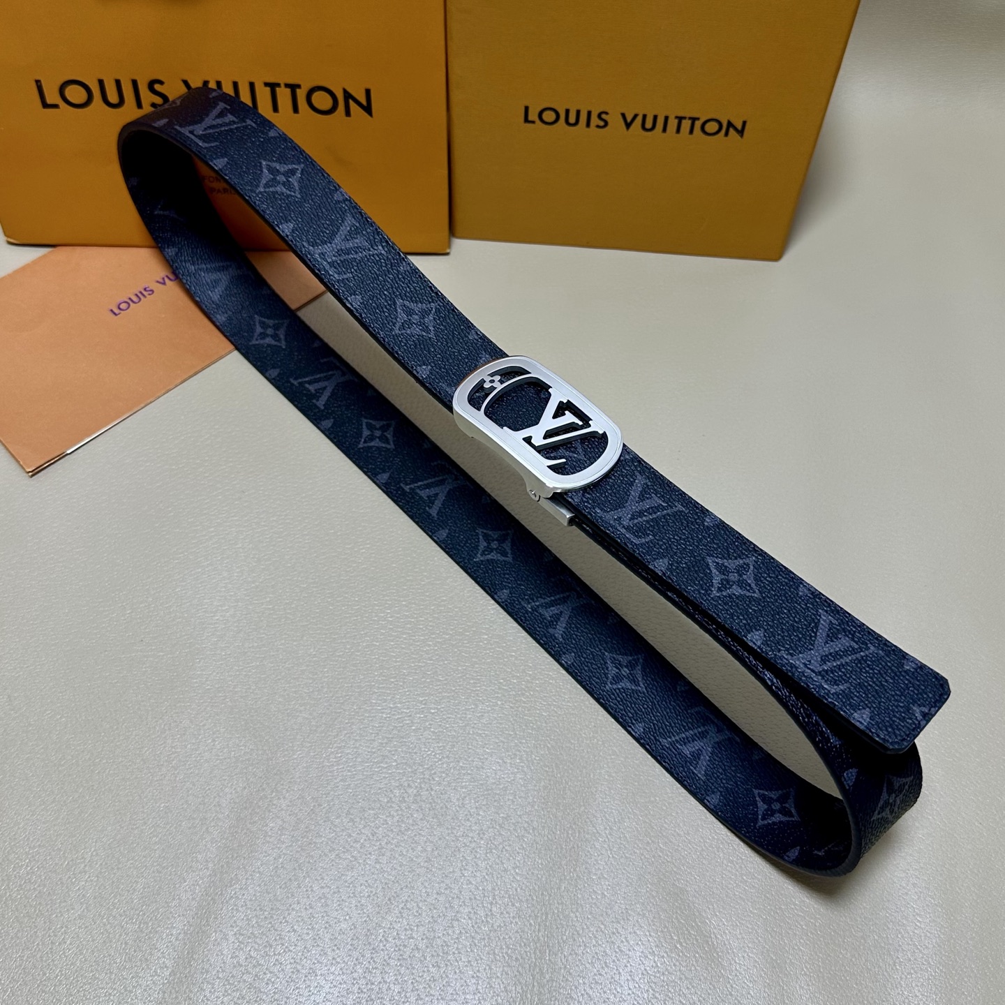 ［自动扣腰带］LV 宽3.5MM 双面进口头层牛皮制作 搭配经典钢扣 真材实料 时尚经典 做工精致 高端