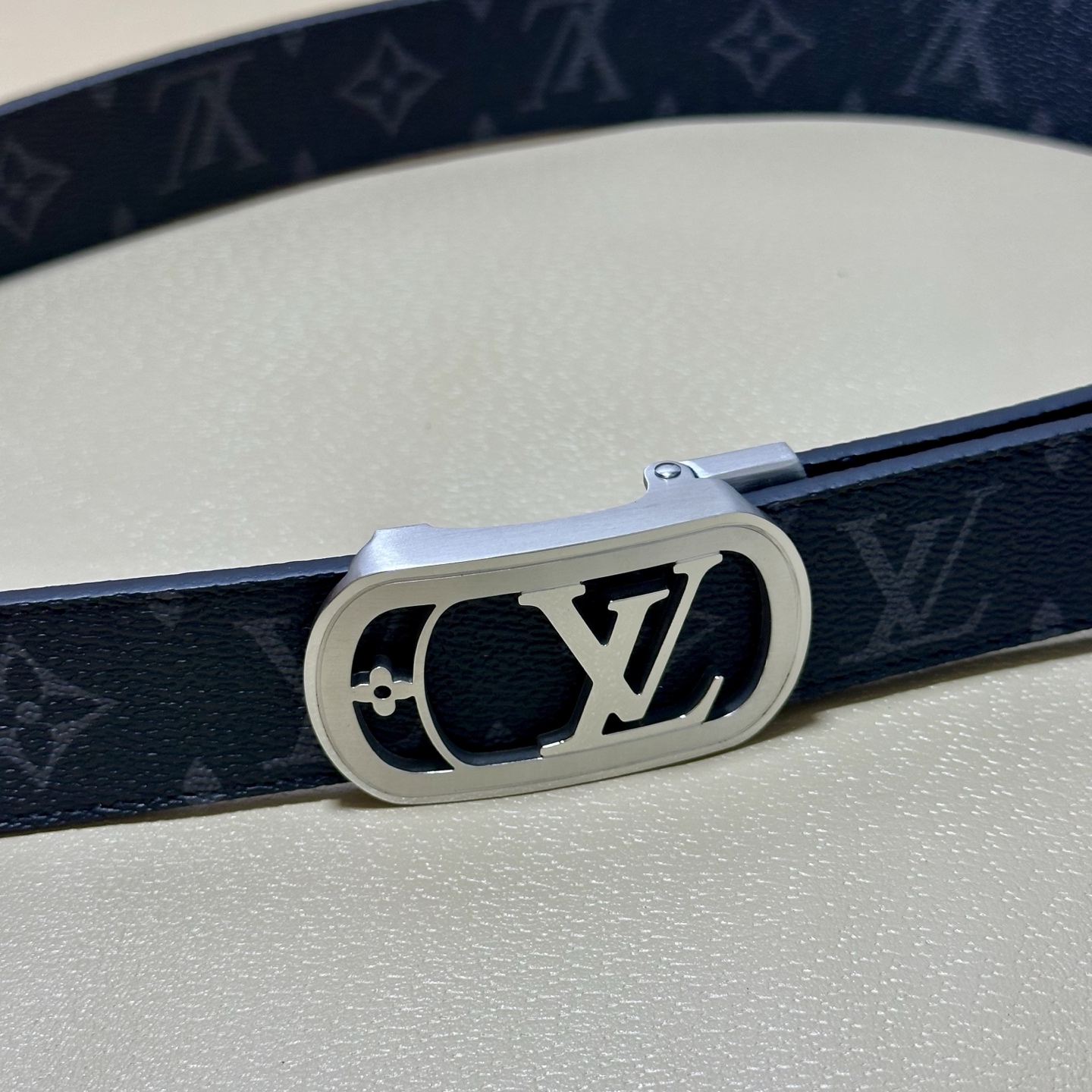 ［自动扣腰带］LV 宽3.5MM 双面进口头层牛皮制作 搭配经典钢扣 真材实料 时尚经典 做工精致 高端