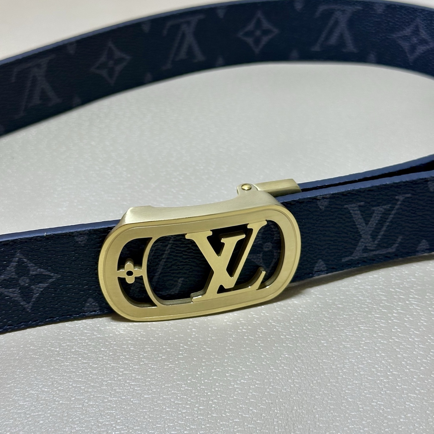 ［自动扣腰带］LV 宽3.5MM 双面进口头层牛皮制作 搭配经典钢扣 真材实料 时尚经典 做工精致 高端