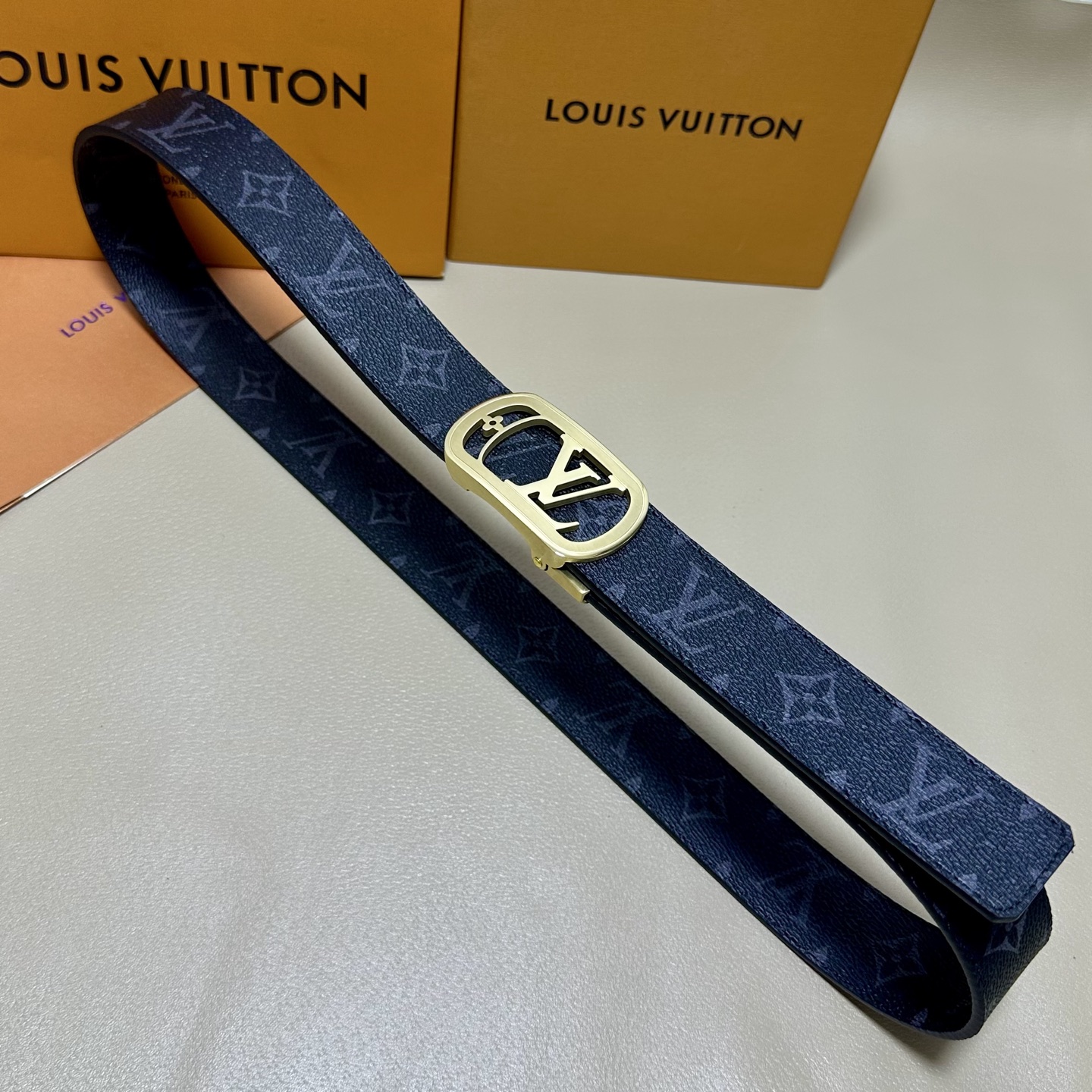 ［自动扣腰带］LV 宽3.5MM 双面进口头层牛皮制作 搭配经典钢扣 真材实料 时尚经典 做工精致 高端