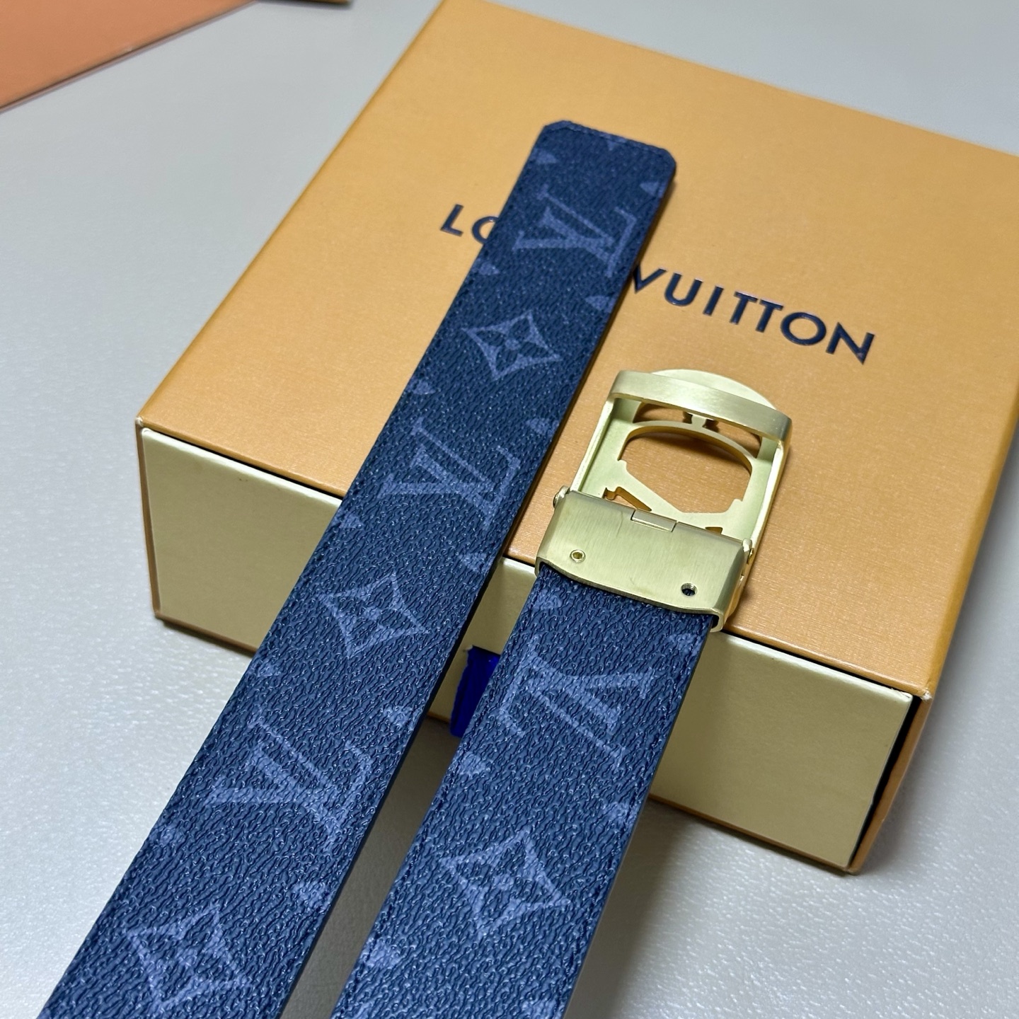 ［自动扣腰带］LV 宽3.5MM 双面进口头层牛皮制作 搭配经典钢扣 真材实料 时尚经典 做工精致 高端