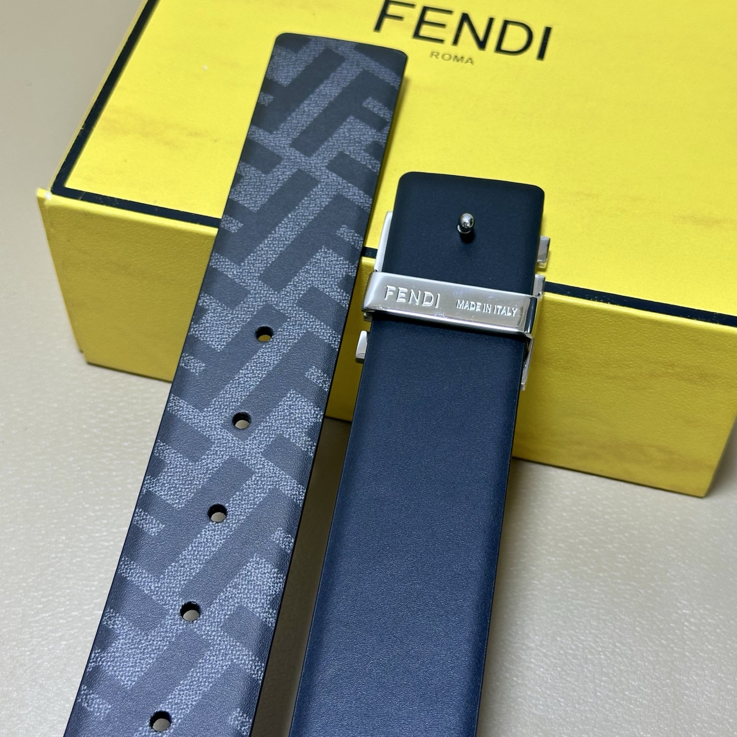 FENDI（芬迪）专柜同款 宽4.0CM 双环正反用腰带 FF按钉搭扣 黑色Cuoio  Romano皮