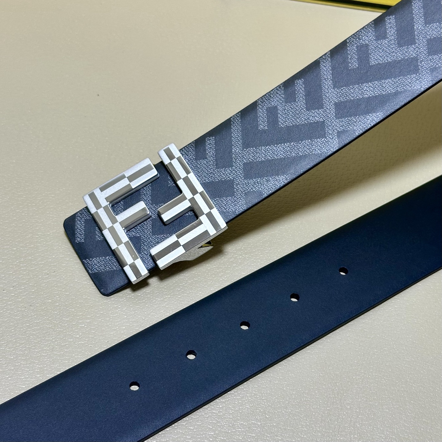 FENDI（芬迪）专柜同款 宽4.0CM 双环正反用腰带 FF按钉搭扣 黑色Cuoio  Romano皮