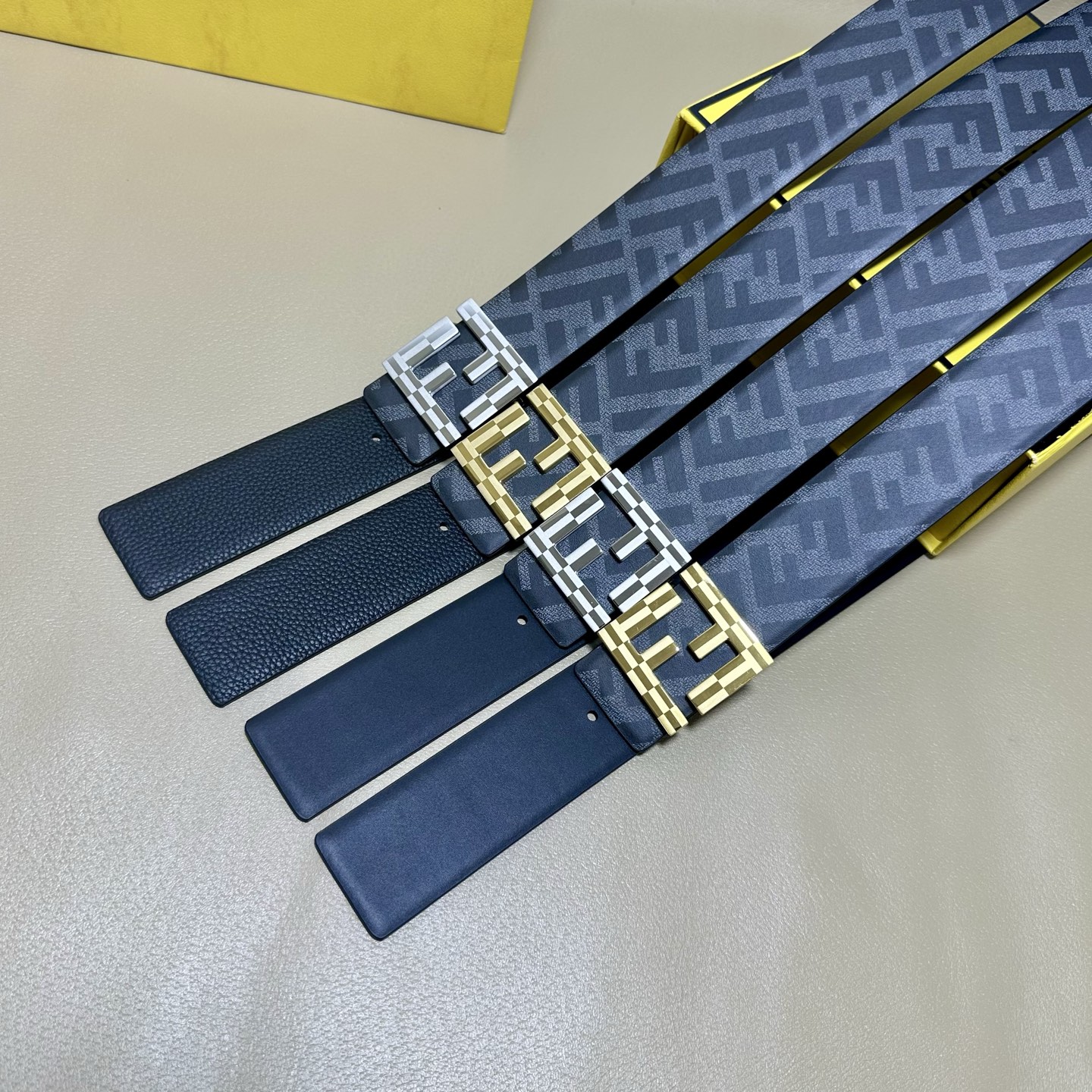 FENDI（芬迪）专柜同款 宽4.0CM 双环正反用腰带 FF按钉搭扣 黑色Cuoio  Romano皮