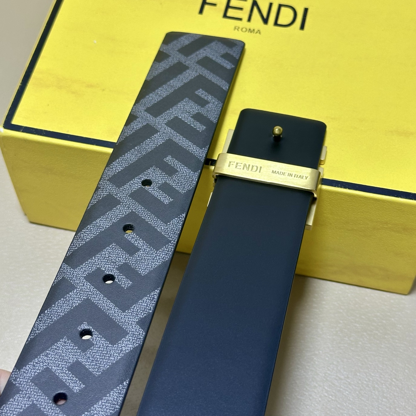 FENDI（芬迪）专柜同款 宽4.0CM 双环正反用腰带 FF按钉搭扣 黑色Cuoio  Romano皮