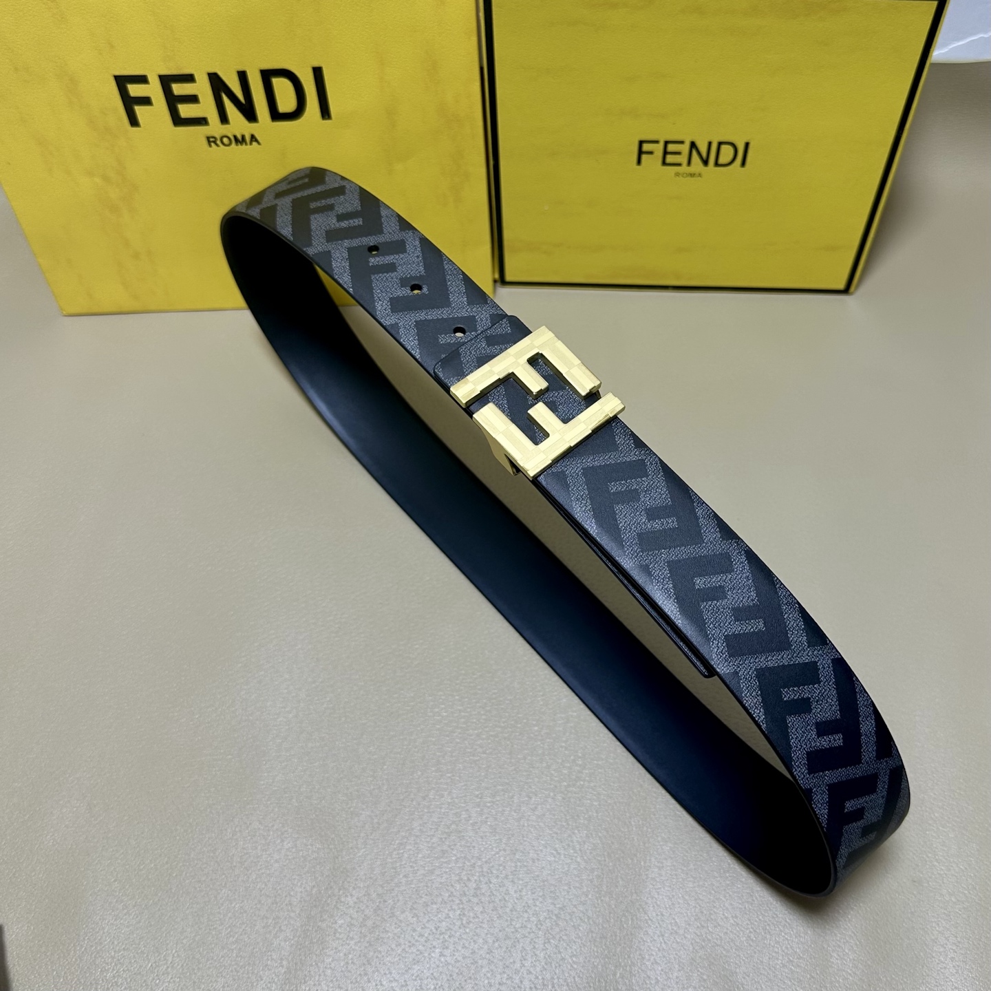 FENDI（芬迪）专柜同款 宽4.0CM 双环正反用腰带 FF按钉搭扣 黑色Cuoio  Romano皮