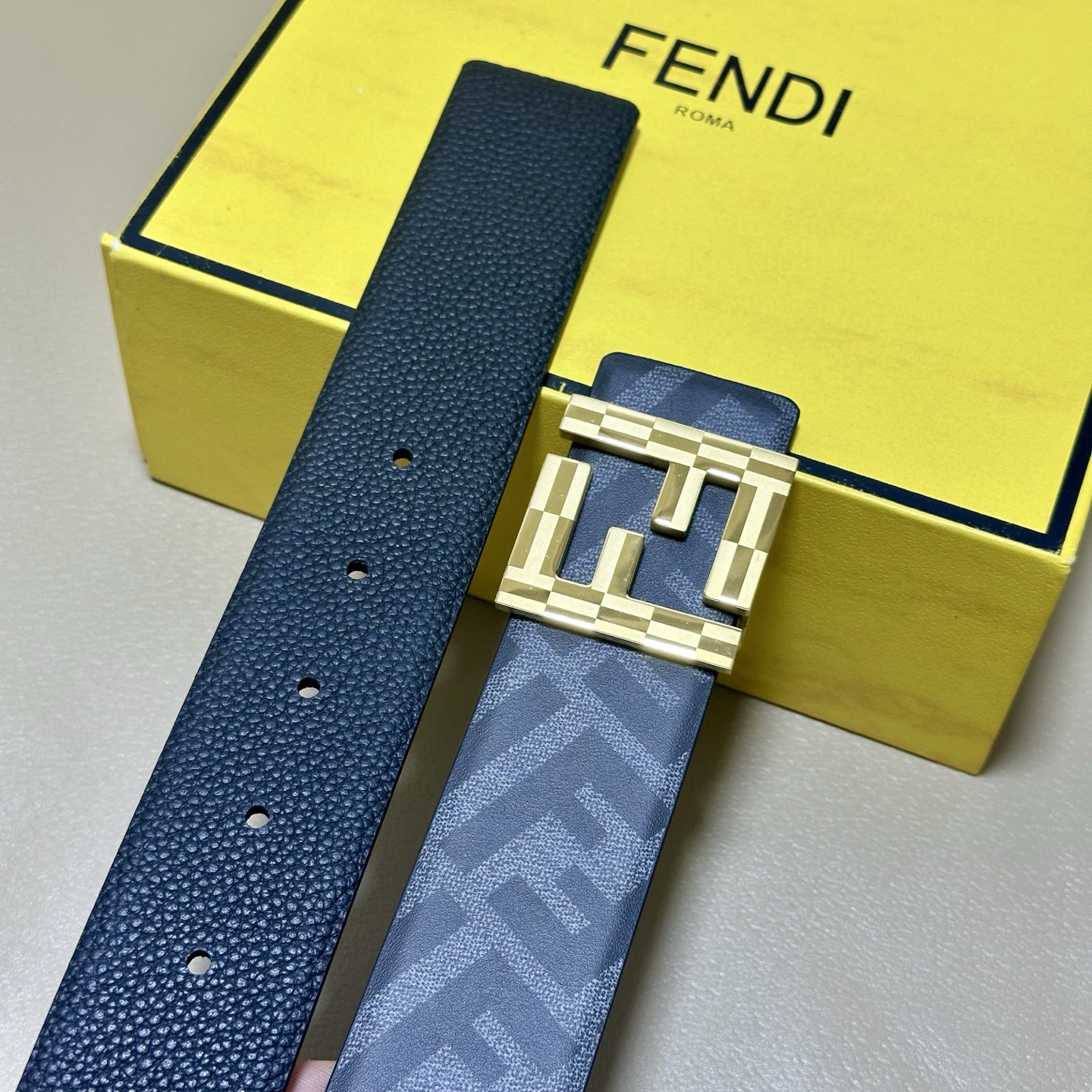 FENDI（芬迪）专柜同款 宽4.0CM 双环正反用腰带 FF按钉搭扣 黑色Cuoio  Romano皮