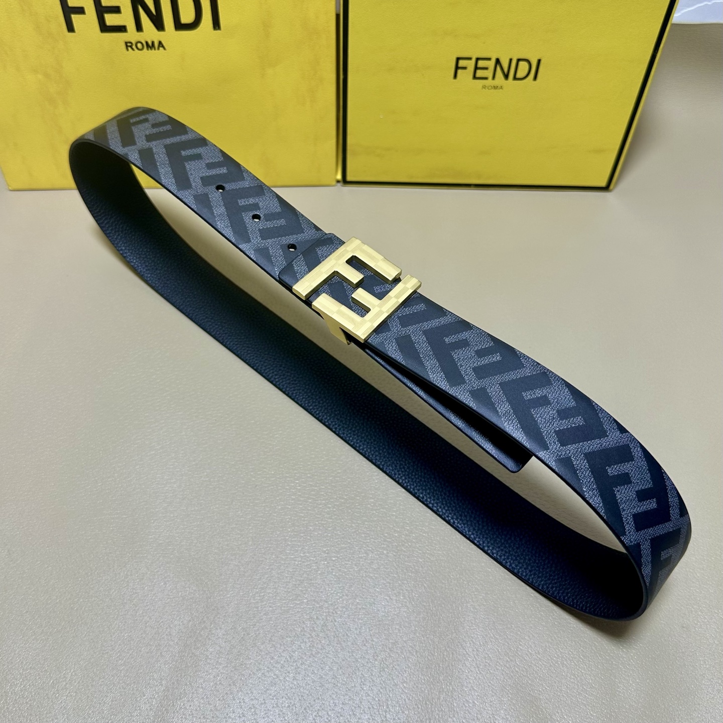 FENDI（芬迪）专柜同款 宽4.0CM 双环正反用腰带 FF按钉搭扣 黑色Cuoio  Romano皮