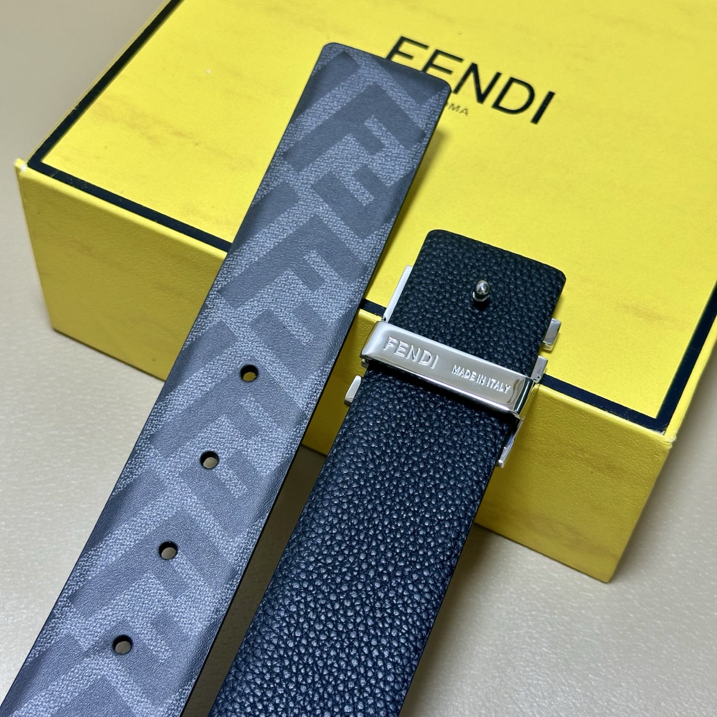 FENDI（芬迪）专柜同款 宽4.0CM 双环正反用腰带 FF按钉搭扣 黑色Cuoio  Romano皮