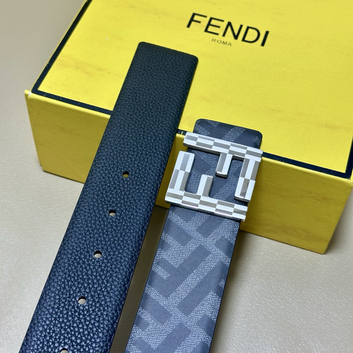 FENDI（芬迪）专柜同款 宽4.0CM 双环正反用腰带 FF按钉搭扣 黑色Cuoio  Romano皮