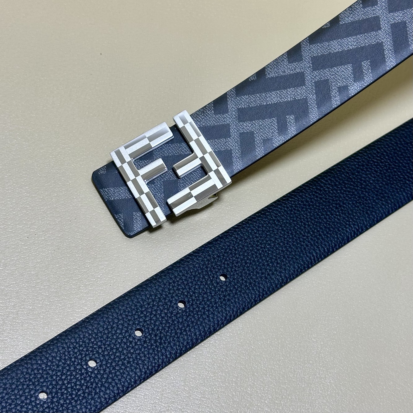 FENDI（芬迪）专柜同款 宽4.0CM 双环正反用腰带 FF按钉搭扣 黑色Cuoio  Romano皮