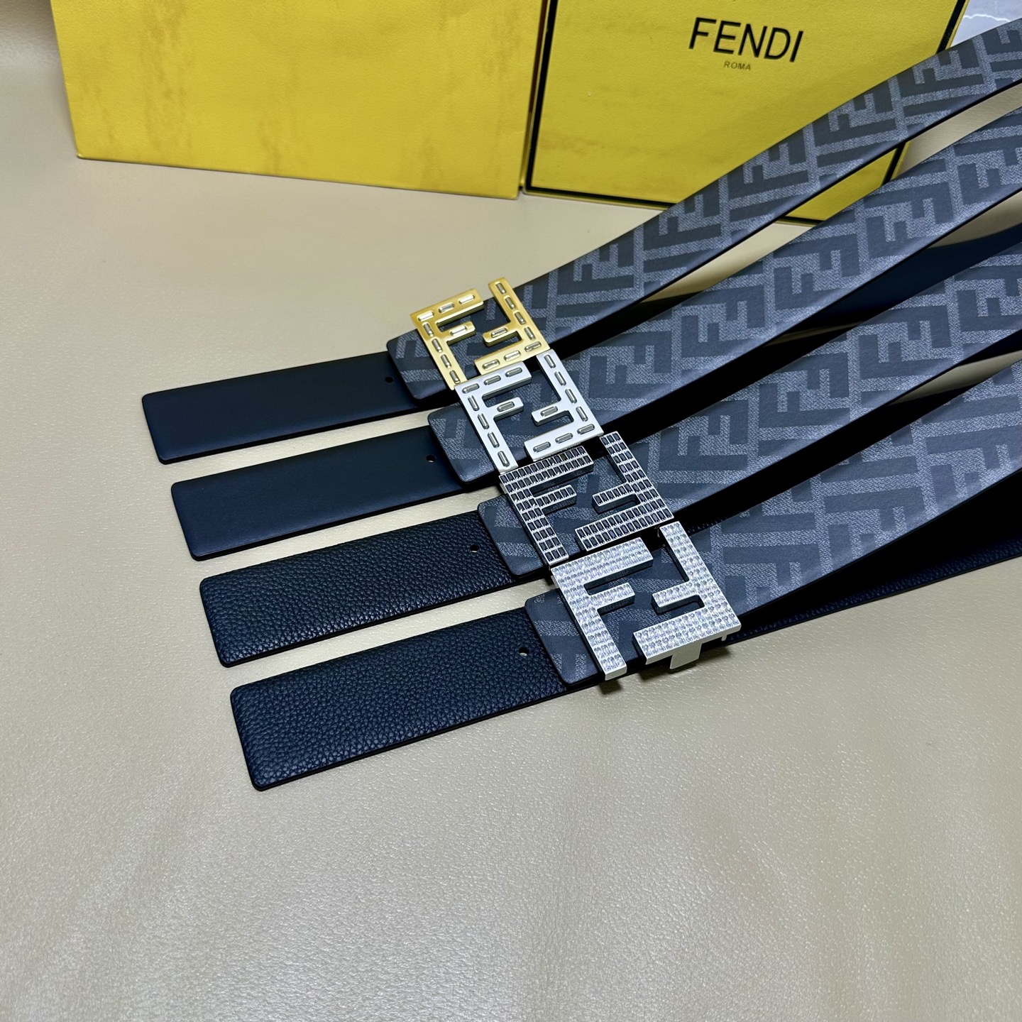 FENDI（芬迪）专柜同款 宽4.0CM 双环正反用腰带 FF按钉搭扣 黑色Cuoio  Romano皮